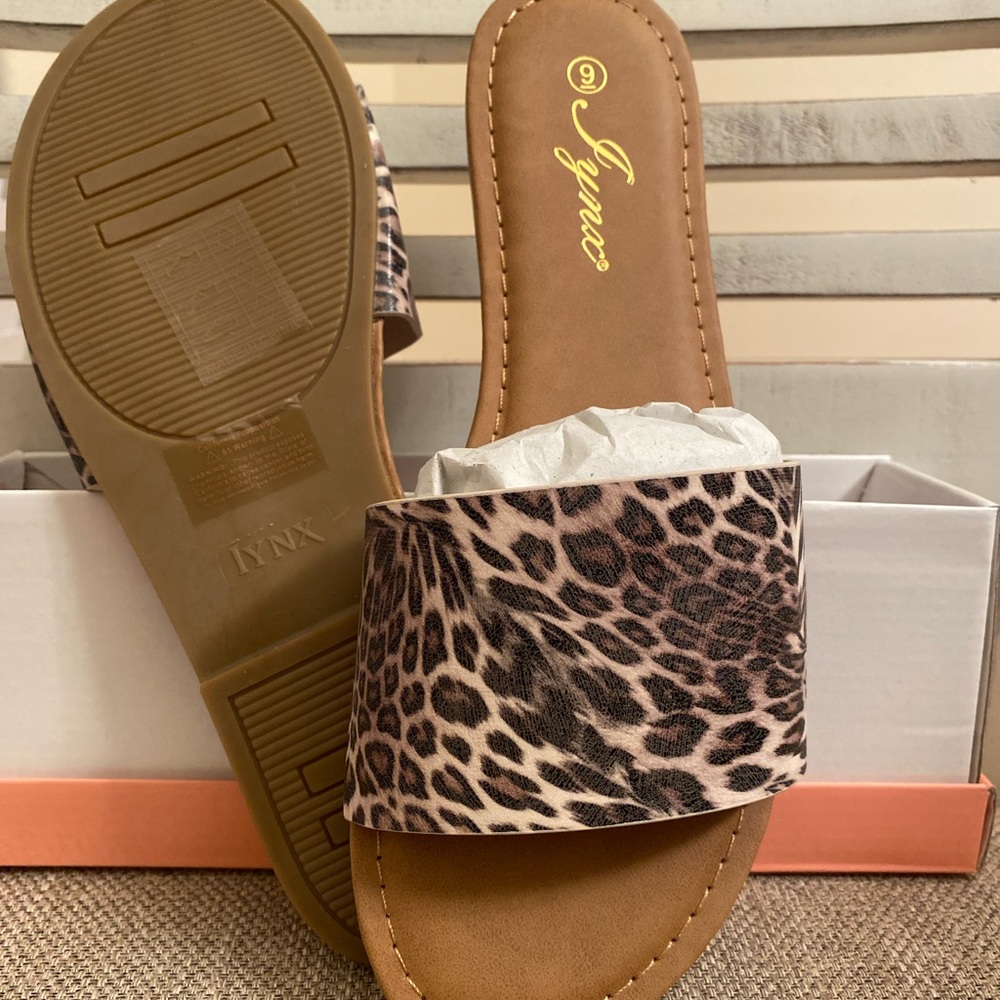 Womens Jynx Sandals NWT In Box Color: Leopard